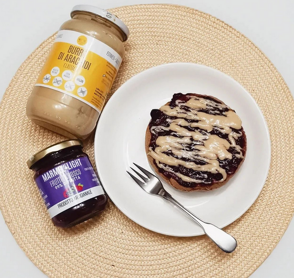 PANCAKE INTEGRALE CON MARMEL-LIGHT E BURRO DI ARACHIDI
