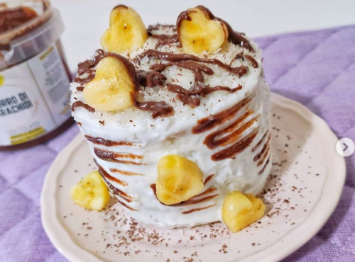 MINI TORTA DI PANCAKE BANANA, COCCO E CIOCCOLATO
