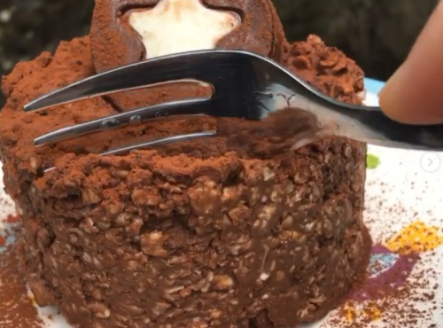 PORRIDGE FREDDO AL CIOCCOLATO CON TAVOLETTA DI CIOCCOLATO
